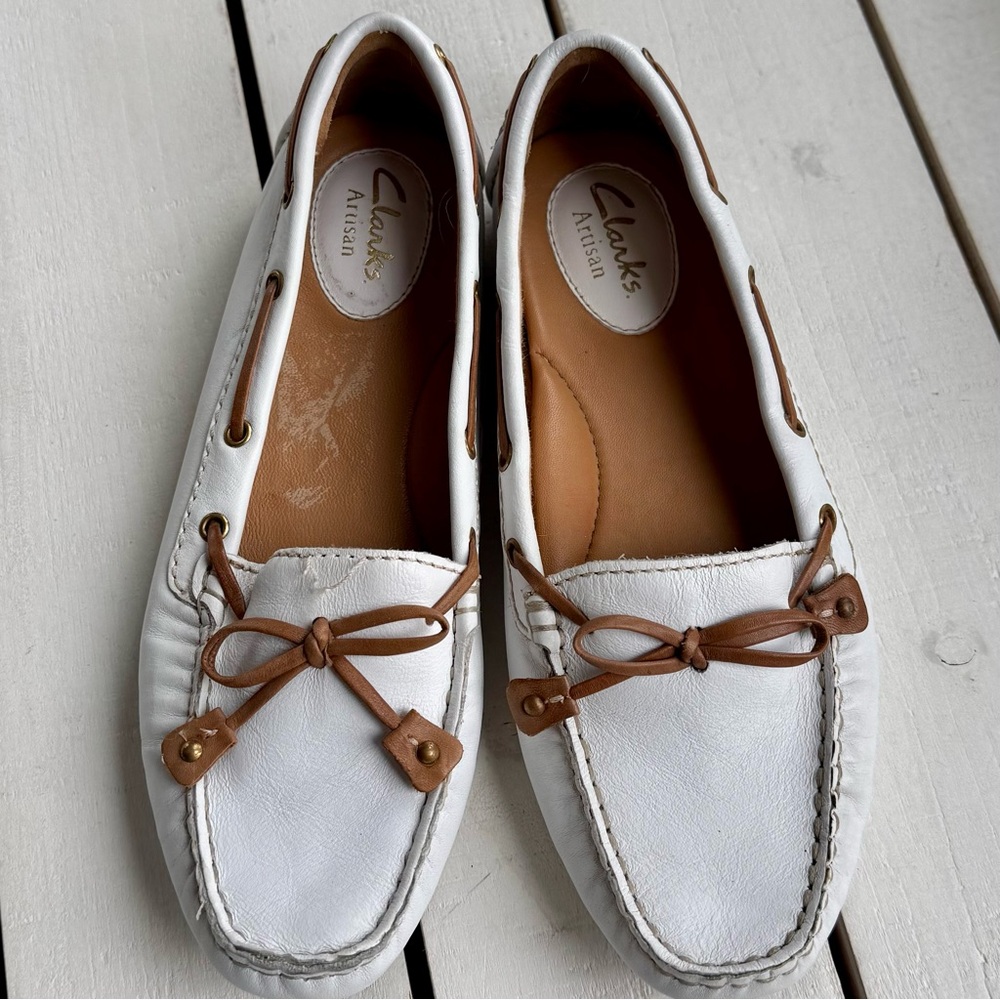 Clarks Artisan Dunbar White Leather Moccasin Loafers with Tan Trim